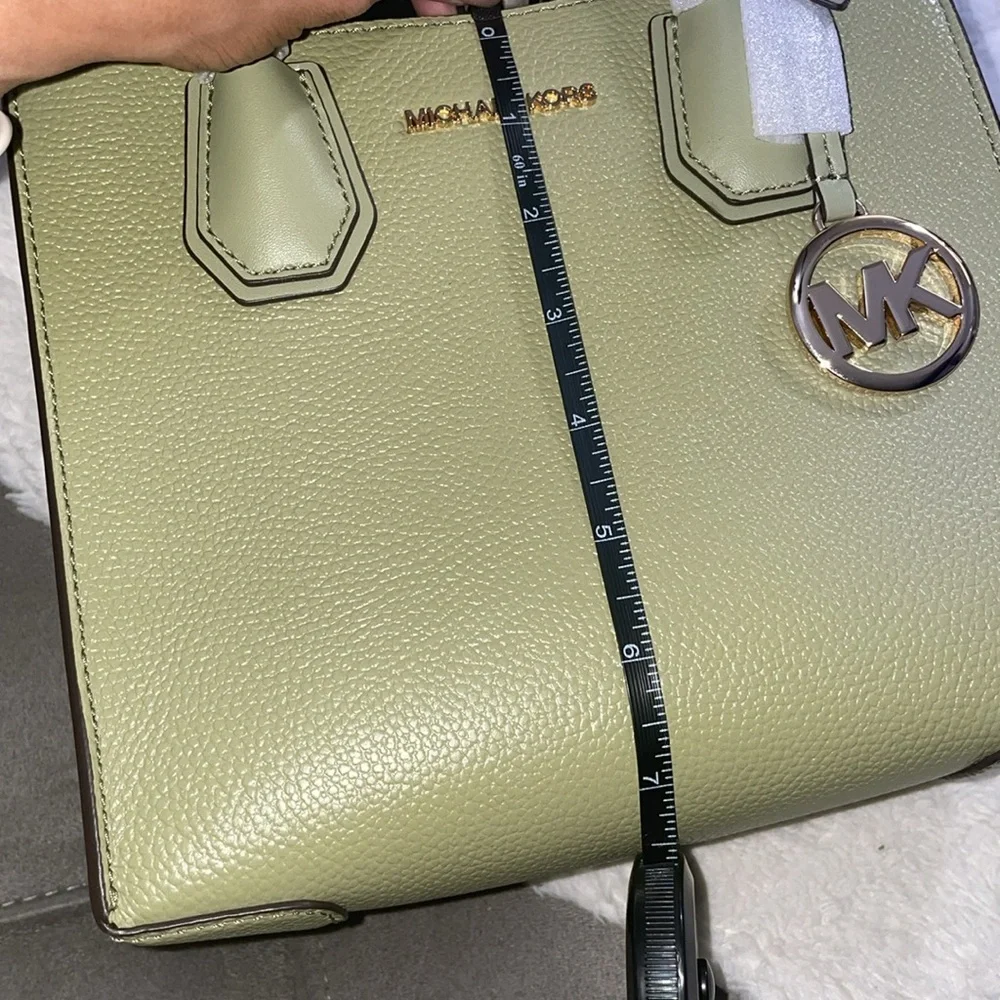 NWT Michael Kors Sheila Small Light Sage Vegan Leather Center Zip Satchel - Picture 10 of 12